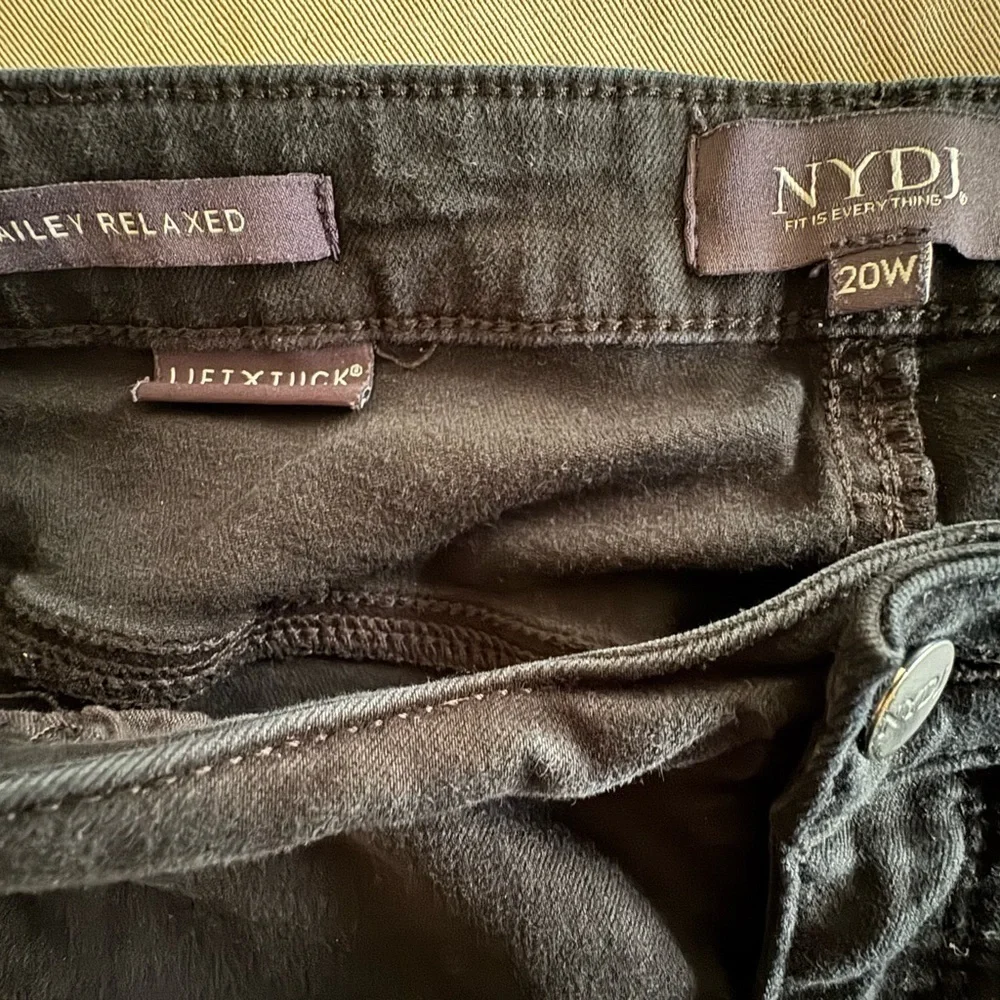 NYDJ Black Bailey Relaxed Jeans. Size 20w - Picture 3 of 3
